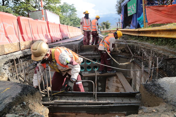 Túnel lineal proyecto central Guayabal
Túnel lineal proyecto Central y Guayabal.
Fecha: 23 Octubre 2020.
Para descargar esta fotografía en alta resolución, haga clic sobre la imagen hasta que la misma se despliegue en la pantalla completa; luego dé clic derecho y elija la opción "guardar imagen como". 
En caso de publicación por cualquier medio, solicitamos acompañarla del crédito: "Foto EPM"
Palabras clave: Túnel lineal proyecto central Guayabal