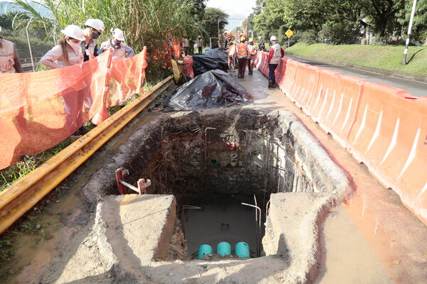 Túnel lineal proyecto central Guayabal
Túnel lineal proyecto Central y Guayabal.
Fecha: 23 Octubre 2020.
Para descargar esta fotografía en alta resolución, haga clic sobre la imagen hasta que la misma se despliegue en la pantalla completa; luego dé clic derecho y elija la opción "guardar imagen como". 
En caso de publicación por cualquier medio, solicitamos acompañarla del crédito: "Foto EPM"
Palabras clave: Túnel lineal proyecto central Guayabal