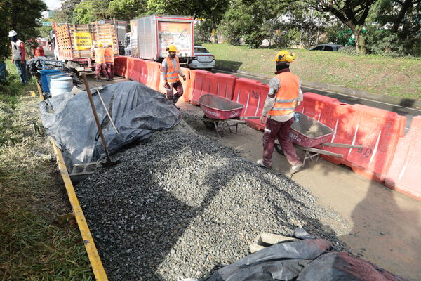 Túnel lineal proyecto central Guayabal
Túnel lineal proyecto Central y Guayabal.
Fecha: 23 Octubre 2020.
Para descargar esta fotografía en alta resolución, haga clic sobre la imagen hasta que la misma se despliegue en la pantalla completa; luego dé clic derecho y elija la opción "guardar imagen como". 
En caso de publicación por cualquier medio, solicitamos acompañarla del crédito: "Foto EPM"
Palabras clave: Túnel lineal proyecto central Guayabal