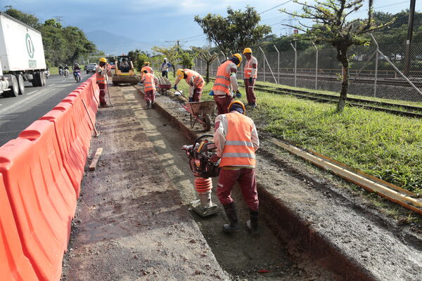 Túnel lineal proyecto central Guayabal
Túnel lineal proyecto Central y Guayabal.
Fecha: 23 Octubre 2020.
Para descargar esta fotografía en alta resolución, haga clic sobre la imagen hasta que la misma se despliegue en la pantalla completa; luego dé clic derecho y elija la opción "guardar imagen como". 
En caso de publicación por cualquier medio, solicitamos acompañarla del crédito: "Foto EPM"
Palabras clave: Túnel lineal proyecto central Guayabal