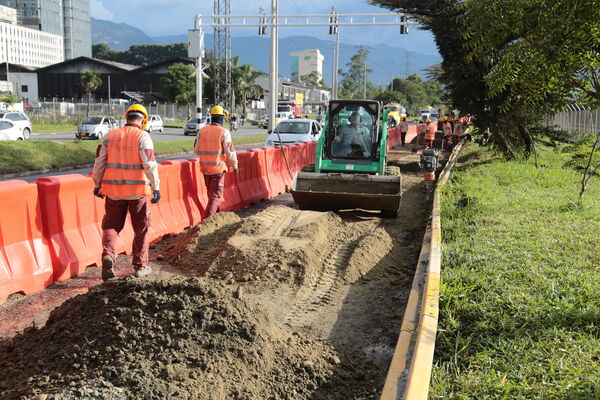 Túnel lineal proyecto central Guayabal
Túnel lineal proyecto Central y Guayabal.
Fecha: 23 Octubre 2020.
Para descargar esta fotografía en alta resolución, haga clic sobre la imagen hasta que la misma se despliegue en la pantalla completa; luego dé clic derecho y elija la opción "guardar imagen como". 
En caso de publicación por cualquier medio, solicitamos acompañarla del crédito: "Foto EPM"
Palabras clave: Túnel lineal proyecto central Guayabal