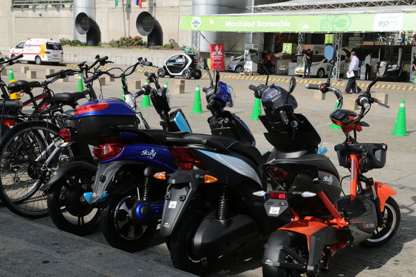 Evento de Movilidad Sostenible
Evento de Movilidad Sostenible
Fecha: Octubre 26 de 2016
Para descargar esta fotografía en alta resolución, haga clic sobre la imagen hasta que la misma se despliegue en la pantalla completa; luego dé clic derecho y elija la opción "guardar imagen como". 
En caso de publicación por cualquier medio, solicitamos acompañarla del crédito: "Foto EPM"
Palabras clave: Evento Movilidad Sostenible