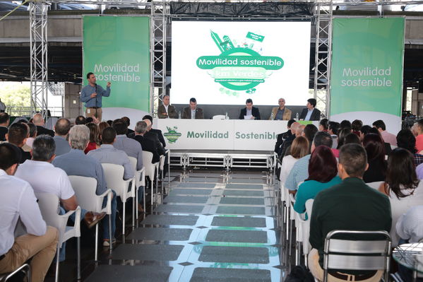 Evento de Movilidad Sostenible
Evento de Movilidad Sostenible
Fecha: Octubre 26 de 2016
Para descargar esta fotografía en alta resolución, haga clic sobre la imagen hasta que la misma se despliegue en la pantalla completa; luego dé clic derecho y elija la opción "guardar imagen como". 
En caso de publicación por cualquier medio, solicitamos acompañarla del crédito: "Foto EPM"
Palabras clave: Evento Movilidad Sostenible