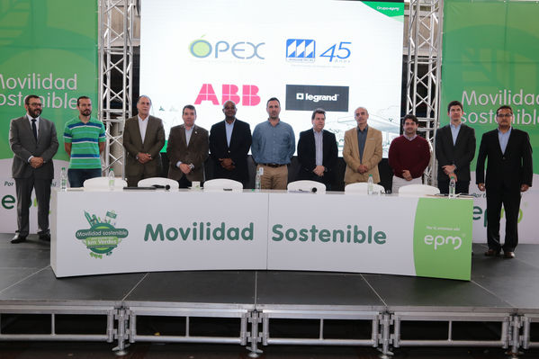 Evento de Movilidad Sostenible
Evento de Movilidad Sostenible
Fecha: Octubre 26 de 2016
Para descargar esta fotografía en alta resolución, haga clic sobre la imagen hasta que la misma se despliegue en la pantalla completa; luego dé clic derecho y elija la opción "guardar imagen como". 
En caso de publicación por cualquier medio, solicitamos acompañarla del crédito: "Foto EPM"
Palabras clave: Evento Movilidad Sostenible