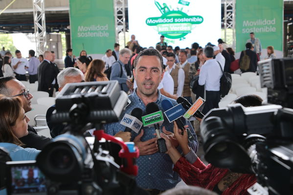 Evento de Movilidad Sostenible
Evento de Movilidad Sostenible
Fecha: Octubre 26 de 2016
Para descargar esta fotografía en alta resolución, haga clic sobre la imagen hasta que la misma se despliegue en la pantalla completa; luego dé clic derecho y elija la opción "guardar imagen como". 
En caso de publicación por cualquier medio, solicitamos acompañarla del crédito: "Foto EPM"
Palabras clave: Evento Movilidad Sostenible