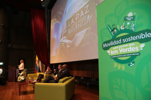 Evento de Movilidad Sostenible
Evento de Movilidad Sostenible
Fecha: Octubre 26 de 2016
Para descargar esta fotografía en alta resolución, haga clic sobre la imagen hasta que la misma se despliegue en la pantalla completa; luego dé clic derecho y elija la opción "guardar imagen como". 
En caso de publicación por cualquier medio, solicitamos acompañarla del crédito: "Foto EPM"
Palabras clave: Evento Movilidad Sostenible