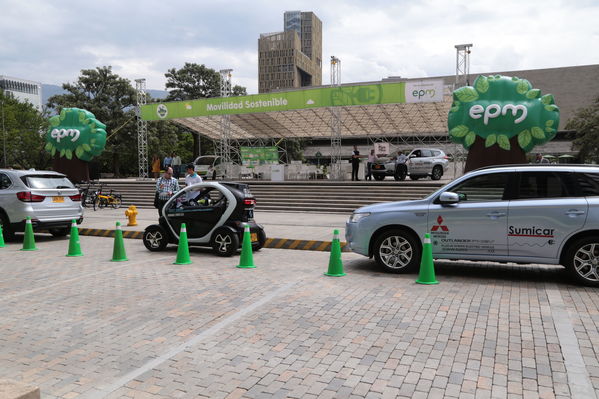 Evento de Movilidad Sostenible
Evento de Movilidad Sostenible
Fecha: Octubre 26 de 2016
Para descargar esta fotografía en alta resolución, haga clic sobre la imagen hasta que la misma se despliegue en la pantalla completa; luego dé clic derecho y elija la opción "guardar imagen como". 
En caso de publicación por cualquier medio, solicitamos acompañarla del crédito: "Foto EPM"
Palabras clave: Evento Movilidad Sostenible