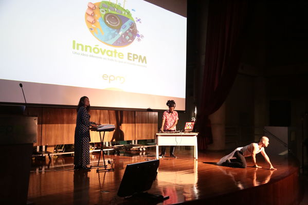 Gran final de Innóvate EPM
Gran final de Innóvate EPM.
Fecha: 26 Octubre 2018.
Para descargar esta fotografía en alta resolución, haga clic sobre la imagen hasta que la misma se despliegue en la pantalla completa; luego dé clic derecho y elija la opción "guardar imagen como". 
En caso de publicación por cualquier medio, solicitamos acompañarla del crédito: "Foto EPM"

Palabras clave: Gran final Innóvate EPM
