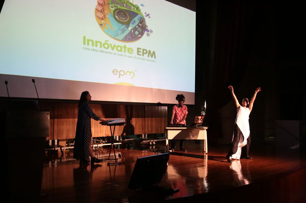 Gran final de Innóvate EPM
Gran final de Innóvate EPM.
Fecha: 26 Octubre 2018.
Para descargar esta fotografía en alta resolución, haga clic sobre la imagen hasta que la misma se despliegue en la pantalla completa; luego dé clic derecho y elija la opción "guardar imagen como". 
En caso de publicación por cualquier medio, solicitamos acompañarla del crédito: "Foto EPM"

Palabras clave: Gran final Innóvate EPM