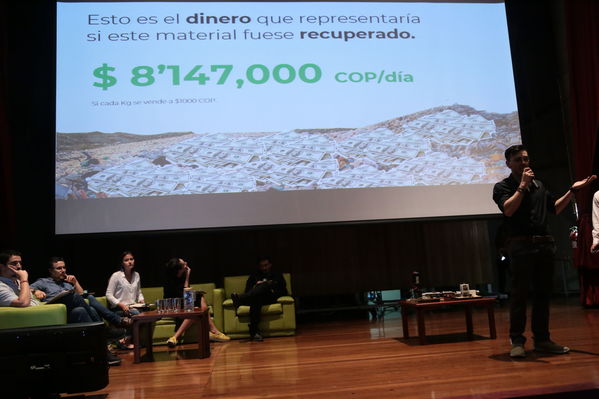 Gran final de Innóvate EPM
Gran final de Innóvate EPM.
Fecha: 26 Octubre 2018.
Para descargar esta fotografía en alta resolución, haga clic sobre la imagen hasta que la misma se despliegue en la pantalla completa; luego dé clic derecho y elija la opción "guardar imagen como". 
En caso de publicación por cualquier medio, solicitamos acompañarla del crédito: "Foto EPM"

Palabras clave: Gran final Innóvate EPM