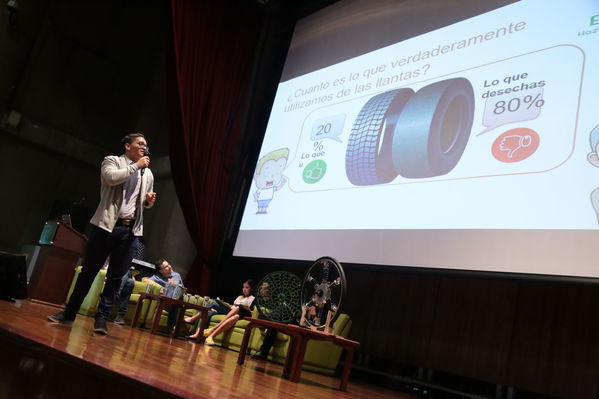 Gran final de Innóvate EPM
Gran final de Innóvate EPM.
Fecha: 26 Octubre 2018.
Para descargar esta fotografía en alta resolución, haga clic sobre la imagen hasta que la misma se despliegue en la pantalla completa; luego dé clic derecho y elija la opción "guardar imagen como". 
En caso de publicación por cualquier medio, solicitamos acompañarla del crédito: "Foto EPM"

Palabras clave: Gran final Innóvate EPM