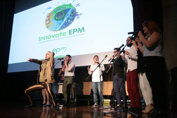 Gran final de Innóvate EPM
Gran final de Innóvate EPM.
Fecha: 26 Octubre 2018.
Para descargar esta fotografía en alta resolución, haga clic sobre la imagen hasta que la misma se despliegue en la pantalla completa; luego dé clic derecho y elija la opción "guardar imagen como". 
En caso de publicación por cualquier medio, solicitamos acompañarla del crédito: "Foto EPM"

Palabras clave: Gran final Innóvate EPM