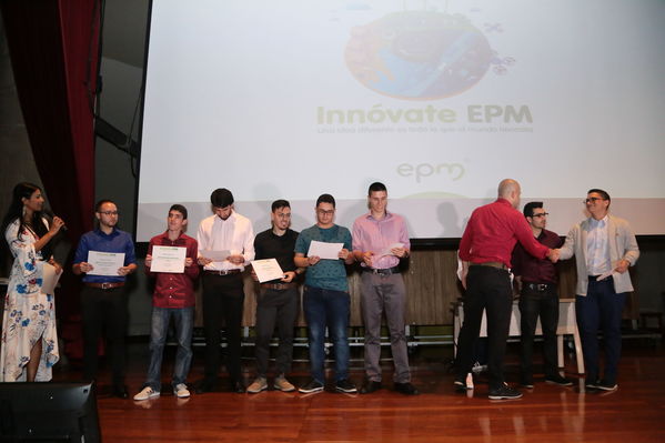 Gran final de Innóvate EPM
Gran final de Innóvate EPM.
Fecha: 26 Octubre 2018.
Para descargar esta fotografía en alta resolución, haga clic sobre la imagen hasta que la misma se despliegue en la pantalla completa; luego dé clic derecho y elija la opción "guardar imagen como". 
En caso de publicación por cualquier medio, solicitamos acompañarla del crédito: "Foto EPM"

Palabras clave: Gran final Innóvate EPM