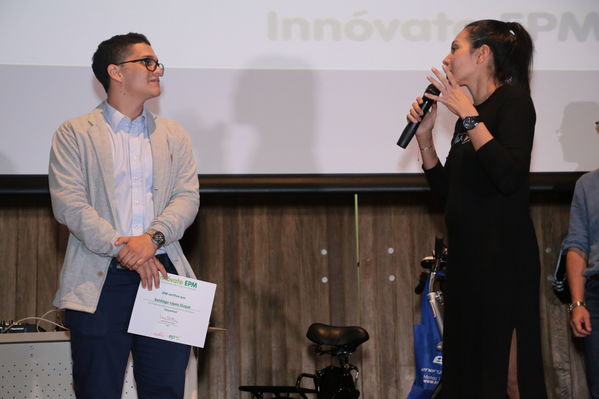 Gran final de Innóvate EPM
Gran final de Innóvate EPM.
Fecha: 26 Octubre 2018.
Para descargar esta fotografía en alta resolución, haga clic sobre la imagen hasta que la misma se despliegue en la pantalla completa; luego dé clic derecho y elija la opción "guardar imagen como". 
En caso de publicación por cualquier medio, solicitamos acompañarla del crédito: "Foto EPM"

Palabras clave: Gran final Innóvate EPM