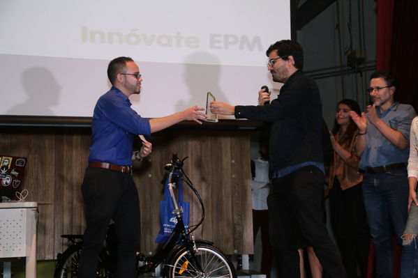 Gran final de Innóvate EPM
Gran final de Innóvate EPM.
Fecha: 26 Octubre 2018.
Para descargar esta fotografía en alta resolución, haga clic sobre la imagen hasta que la misma se despliegue en la pantalla completa; luego dé clic derecho y elija la opción "guardar imagen como". 
En caso de publicación por cualquier medio, solicitamos acompañarla del crédito: "Foto EPM"

Palabras clave: Gran final Innóvate EPM