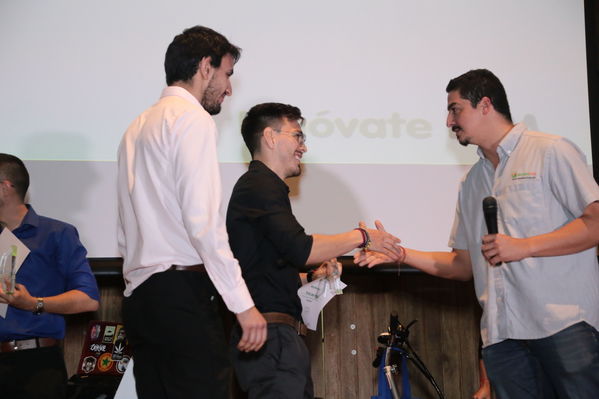 Gran final de Innóvate EPM
Gran final de Innóvate EPM.
Fecha: 26 Octubre 2018.
Para descargar esta fotografía en alta resolución, haga clic sobre la imagen hasta que la misma se despliegue en la pantalla completa; luego dé clic derecho y elija la opción "guardar imagen como". 
En caso de publicación por cualquier medio, solicitamos acompañarla del crédito: "Foto EPM"

Palabras clave: Gran final Innóvate EPM