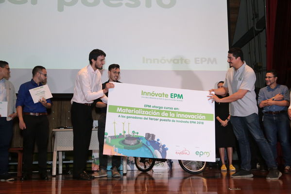 Gran final de Innóvate EPM
Gran final de Innóvate EPM.
Fecha: 26 Octubre 2018.
Para descargar esta fotografía en alta resolución, haga clic sobre la imagen hasta que la misma se despliegue en la pantalla completa; luego dé clic derecho y elija la opción "guardar imagen como". 
En caso de publicación por cualquier medio, solicitamos acompañarla del crédito: "Foto EPM"

Palabras clave: Gran final Innóvate EPM