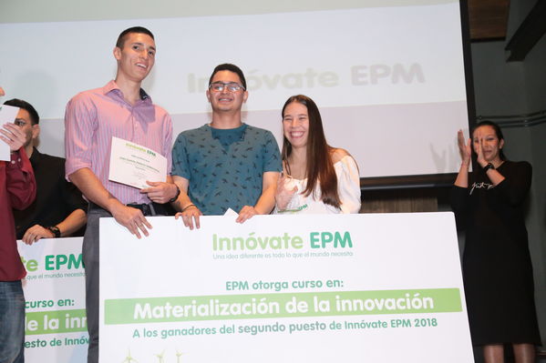 Gran final de Innóvate EPM
Gran final de Innóvate EPM.
Fecha: 26 Octubre 2018.
Para descargar esta fotografía en alta resolución, haga clic sobre la imagen hasta que la misma se despliegue en la pantalla completa; luego dé clic derecho y elija la opción "guardar imagen como". 
En caso de publicación por cualquier medio, solicitamos acompañarla del crédito: "Foto EPM"

Palabras clave: Gran final Innóvate EPM