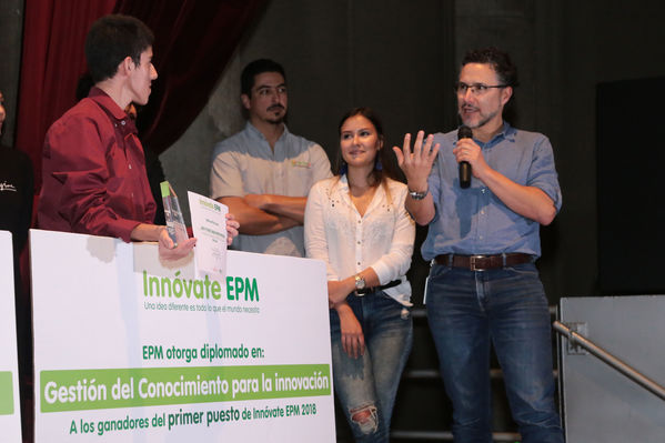 Gran final de Innóvate EPM
Gran final de Innóvate EPM.
Fecha: 26 Octubre 2018.
Para descargar esta fotografía en alta resolución, haga clic sobre la imagen hasta que la misma se despliegue en la pantalla completa; luego dé clic derecho y elija la opción "guardar imagen como". 
En caso de publicación por cualquier medio, solicitamos acompañarla del crédito: "Foto EPM"

Palabras clave: Gran final Innóvate EPM