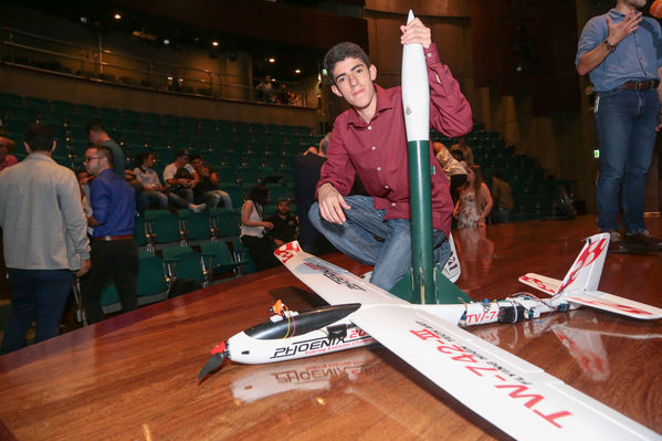 Gran final de Innóvate EPM
Gran final de Innóvate EPM.
Fecha: 26 Octubre 2018.
Para descargar esta fotografía en alta resolución, haga clic sobre la imagen hasta que la misma se despliegue en la pantalla completa; luego dé clic derecho y elija la opción "guardar imagen como". 
En caso de publicación por cualquier medio, solicitamos acompañarla del crédito: "Foto EPM"

Palabras clave: Gran final Innóvate EPM