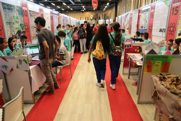 Feria Central CT+I
Feria Central CT+I
Fecha: Octubre 27 de 2016
Para descargar esta fotografía en alta resolución, haga clic sobre la imagen hasta que la misma se despliegue en la pantalla completa; luego dé clic derecho y elija la opción "guardar imagen como". 
En caso de publicación por cualquier medio, solicitamos acompañarla del crédito: "Foto EPM"
Palabras clave: Feria Central CT+I