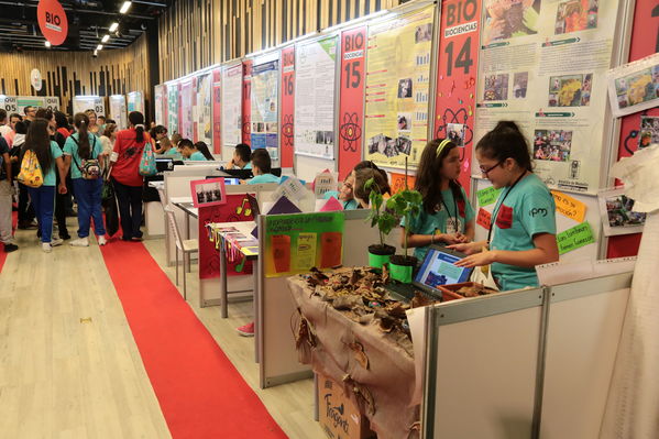 Feria Central CT+I
Feria Central CT+I
Fecha: Octubre 27 de 2016
Para descargar esta fotografía en alta resolución, haga clic sobre la imagen hasta que la misma se despliegue en la pantalla completa; luego dé clic derecho y elija la opción "guardar imagen como". 
En caso de publicación por cualquier medio, solicitamos acompañarla del crédito: "Foto EPM"
Palabras clave: Feria Central CT+I