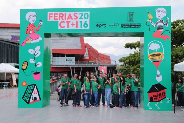 Feria Central CT+I
Feria Central CT+I
Fecha: Octubre 27 de 2016
Para descargar esta fotografía en alta resolución, haga clic sobre la imagen hasta que la misma se despliegue en la pantalla completa; luego dé clic derecho y elija la opción "guardar imagen como". 
En caso de publicación por cualquier medio, solicitamos acompañarla del crédito: "Foto EPM"
Palabras clave: Feria Central CT+I