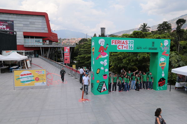 Feria Central CT+I
Feria Central CT+I
Fecha: Octubre 27 de 2016
Para descargar esta fotografía en alta resolución, haga clic sobre la imagen hasta que la misma se despliegue en la pantalla completa; luego dé clic derecho y elija la opción "guardar imagen como". 
En caso de publicación por cualquier medio, solicitamos acompañarla del crédito: "Foto EPM"
Palabras clave: Feria Central CT+I