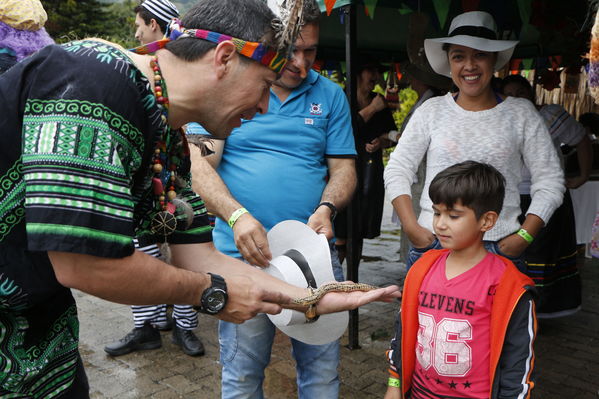 Feria de la Familia Norte, Nordeste y Magdalena Medio
Feria de la Familia Norte, Nordeste y Magdalena Medio
Fecha: Octubre 29 de 2016
Para descargar esta fotografía en alta resolución, haga clic sobre la imagen hasta que la misma se despliegue en la pantalla completa; luego dé clic derecho y elija la opción "guardar imagen como". 
En caso de publicación por cualquier medio, solicitamos acompañarla del crédito: "Foto EPM"
Palabras clave: Feria Familia Norte Nordeste Magdalena Medio