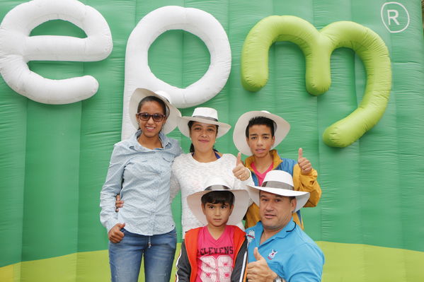 Feria de la Familia Norte, Nordeste y Magdalena Medio
Feria de la Familia Norte, Nordeste y Magdalena Medio
Fecha: Octubre 29 de 2016
Para descargar esta fotografía en alta resolución, haga clic sobre la imagen hasta que la misma se despliegue en la pantalla completa; luego dé clic derecho y elija la opción "guardar imagen como". 
En caso de publicación por cualquier medio, solicitamos acompañarla del crédito: "Foto EPM"
Palabras clave: Feria Familia Norte Nordeste Magdalena Medio