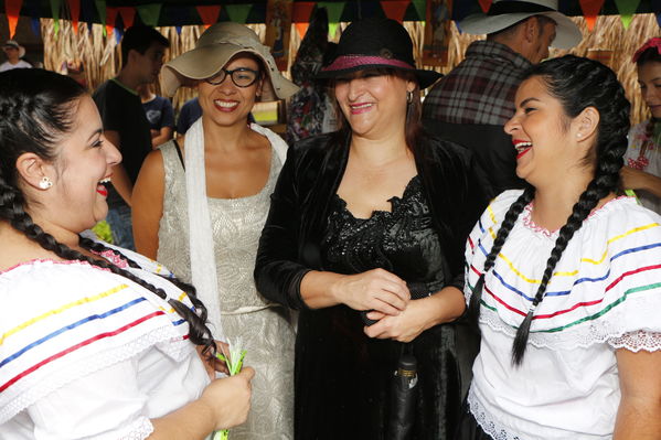 Feria de la Familia Norte, Nordeste y Magdalena Medio
Feria de la Familia Norte, Nordeste y Magdalena Medio
Fecha: Octubre 29 de 2016
Para descargar esta fotografía en alta resolución, haga clic sobre la imagen hasta que la misma se despliegue en la pantalla completa; luego dé clic derecho y elija la opción "guardar imagen como". 
En caso de publicación por cualquier medio, solicitamos acompañarla del crédito: "Foto EPM"
Palabras clave: Feria Familia Norte Nordeste Magdalena Medio