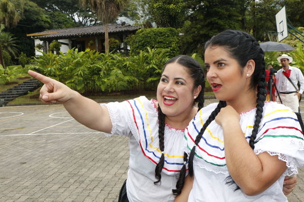 Feria de la Familia Norte, Nordeste y Magdalena Medio
Feria de la Familia Norte, Nordeste y Magdalena Medio
Fecha: Octubre 29 de 2016
Para descargar esta fotografía en alta resolución, haga clic sobre la imagen hasta que la misma se despliegue en la pantalla completa; luego dé clic derecho y elija la opción "guardar imagen como". 
En caso de publicación por cualquier medio, solicitamos acompañarla del crédito: "Foto EPM"
Palabras clave: Feria Familia Norte Nordeste Magdalena Medio