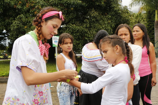Feria de la Familia Norte, Nordeste y Magdalena Medio
Feria de la Familia Norte, Nordeste y Magdalena Medio
Fecha: Octubre 29 de 2016
Para descargar esta fotografía en alta resolución, haga clic sobre la imagen hasta que la misma se despliegue en la pantalla completa; luego dé clic derecho y elija la opción "guardar imagen como". 
En caso de publicación por cualquier medio, solicitamos acompañarla del crédito: "Foto EPM"
Palabras clave: Feria Familia Norte Nordeste Magdalena Medio
