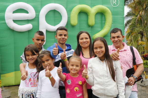 Feria de la Familia Norte, Nordeste y Magdalena Medio
Feria de la Familia Norte, Nordeste y Magdalena Medio
Fecha: Octubre 29 de 2016
Para descargar esta fotografía en alta resolución, haga clic sobre la imagen hasta que la misma se despliegue en la pantalla completa; luego dé clic derecho y elija la opción "guardar imagen como". 
En caso de publicación por cualquier medio, solicitamos acompañarla del crédito: "Foto EPM"
Palabras clave: Feria Familia Norte Nordeste Magdalena Medio