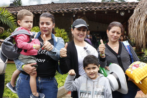 Feria de la Familia Norte, Nordeste y Magdalena Medio
Feria de la Familia Norte, Nordeste y Magdalena Medio
Fecha: Octubre 29 de 2016
Para descargar esta fotografía en alta resolución, haga clic sobre la imagen hasta que la misma se despliegue en la pantalla completa; luego dé clic derecho y elija la opción "guardar imagen como". 
En caso de publicación por cualquier medio, solicitamos acompañarla del crédito: "Foto EPM"
Palabras clave: Feria Familia Norte Nordeste Magdalena Medio