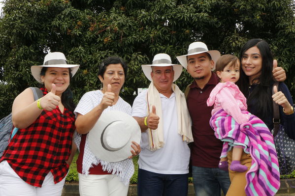 Feria de la Familia Norte, Nordeste y Magdalena Medio
Feria de la Familia Norte, Nordeste y Magdalena Medio
Fecha: Octubre 29 de 2016
Para descargar esta fotografía en alta resolución, haga clic sobre la imagen hasta que la misma se despliegue en la pantalla completa; luego dé clic derecho y elija la opción "guardar imagen como". 
En caso de publicación por cualquier medio, solicitamos acompañarla del crédito: "Foto EPM"
Palabras clave: Feria Familia Norte Nordeste Magdalena Medio