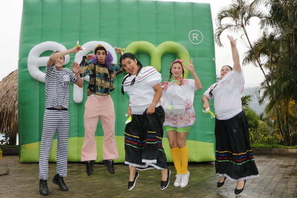Feria de la Familia Norte, Nordeste y Magdalena Medio
Feria de la Familia Norte, Nordeste y Magdalena Medio
Fecha: Octubre 29 de 2016
Para descargar esta fotografía en alta resolución, haga clic sobre la imagen hasta que la misma se despliegue en la pantalla completa; luego dé clic derecho y elija la opción "guardar imagen como". 
En caso de publicación por cualquier medio, solicitamos acompañarla del crédito: "Foto EPM"
Palabras clave: Feria Familia Norte Nordeste Magdalena Medio