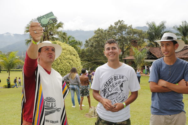 Feria de la Familia Norte, Nordeste y Magdalena Medio
Feria de la Familia Norte, Nordeste y Magdalena Medio
Fecha: Octubre 29 de 2016
Para descargar esta fotografía en alta resolución, haga clic sobre la imagen hasta que la misma se despliegue en la pantalla completa; luego dé clic derecho y elija la opción "guardar imagen como". 
En caso de publicación por cualquier medio, solicitamos acompañarla del crédito: "Foto EPM"
Palabras clave: Feria Familia Norte Nordeste Magdalena Medio