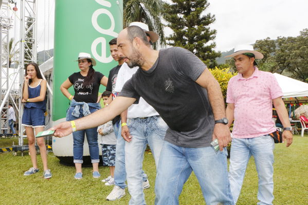 Feria de la Familia Norte, Nordeste y Magdalena Medio
Feria de la Familia Norte, Nordeste y Magdalena Medio
Fecha: Octubre 29 de 2016
Para descargar esta fotografía en alta resolución, haga clic sobre la imagen hasta que la misma se despliegue en la pantalla completa; luego dé clic derecho y elija la opción "guardar imagen como". 
En caso de publicación por cualquier medio, solicitamos acompañarla del crédito: "Foto EPM"
Palabras clave: Feria Familia Norte Nordeste Magdalena Medio