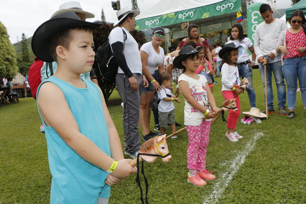 Feria de la Familia Norte, Nordeste y Magdalena Medio
Feria de la Familia Norte, Nordeste y Magdalena Medio
Fecha: Octubre 29 de 2016
Para descargar esta fotografía en alta resolución, haga clic sobre la imagen hasta que la misma se despliegue en la pantalla completa; luego dé clic derecho y elija la opción "guardar imagen como". 
En caso de publicación por cualquier medio, solicitamos acompañarla del crédito: "Foto EPM"
Palabras clave: Feria Familia Norte Nordeste Magdalena Medio