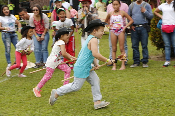Feria de la Familia Norte, Nordeste y Magdalena Medio
Feria de la Familia Norte, Nordeste y Magdalena Medio
Fecha: Octubre 29 de 2016
Para descargar esta fotografía en alta resolución, haga clic sobre la imagen hasta que la misma se despliegue en la pantalla completa; luego dé clic derecho y elija la opción "guardar imagen como". 
En caso de publicación por cualquier medio, solicitamos acompañarla del crédito: "Foto EPM"
Palabras clave: Feria Familia Norte Nordeste Magdalena Medio