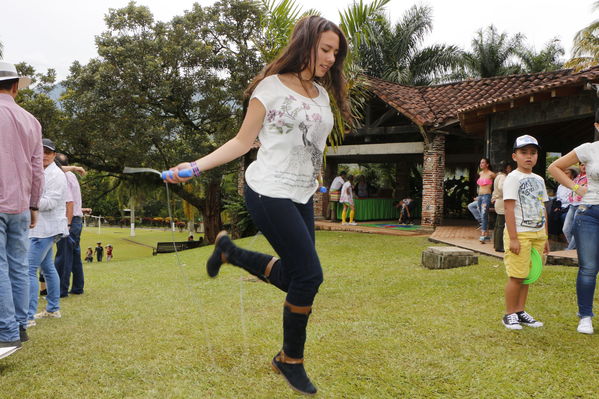 Feria de la Familia Norte, Nordeste y Magdalena Medio
Feria de la Familia Norte, Nordeste y Magdalena Medio
Fecha: Octubre 29 de 2016
Para descargar esta fotografía en alta resolución, haga clic sobre la imagen hasta que la misma se despliegue en la pantalla completa; luego dé clic derecho y elija la opción "guardar imagen como". 
En caso de publicación por cualquier medio, solicitamos acompañarla del crédito: "Foto EPM"
Palabras clave: Feria Familia Norte Nordeste Magdalena Medio