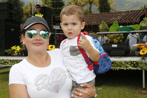 Feria de la Familia Norte, Nordeste y Magdalena Medio
Feria de la Familia Norte, Nordeste y Magdalena Medio
Fecha: Octubre 29 de 2016
Para descargar esta fotografía en alta resolución, haga clic sobre la imagen hasta que la misma se despliegue en la pantalla completa; luego dé clic derecho y elija la opción "guardar imagen como". 
En caso de publicación por cualquier medio, solicitamos acompañarla del crédito: "Foto EPM"
Palabras clave: Feria Familia Norte Nordeste Magdalena Medio