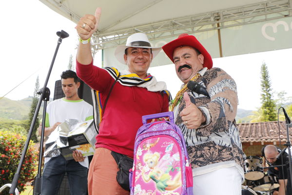Feria de la Familia Norte, Nordeste y Magdalena Medio
Feria de la Familia Norte, Nordeste y Magdalena Medio
Fecha: Octubre 29 de 2016
Para descargar esta fotografía en alta resolución, haga clic sobre la imagen hasta que la misma se despliegue en la pantalla completa; luego dé clic derecho y elija la opción "guardar imagen como". 
En caso de publicación por cualquier medio, solicitamos acompañarla del crédito: "Foto EPM"
Palabras clave: Feria Familia Norte Nordeste Magdalena Medio