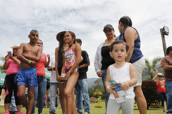 Feria de la Familia Norte, Nordeste y Magdalena Medio
Feria de la Familia Norte, Nordeste y Magdalena Medio
Fecha: Octubre 29 de 2016
Para descargar esta fotografía en alta resolución, haga clic sobre la imagen hasta que la misma se despliegue en la pantalla completa; luego dé clic derecho y elija la opción "guardar imagen como". 
En caso de publicación por cualquier medio, solicitamos acompañarla del crédito: "Foto EPM"
Palabras clave: Feria Familia Norte Nordeste Magdalena Medio