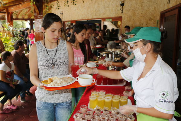 Feria de la Familia Norte, Nordeste y Magdalena Medio
Feria de la Familia Norte, Nordeste y Magdalena Medio
Fecha: Octubre 29 de 2016
Para descargar esta fotografía en alta resolución, haga clic sobre la imagen hasta que la misma se despliegue en la pantalla completa; luego dé clic derecho y elija la opción "guardar imagen como". 
En caso de publicación por cualquier medio, solicitamos acompañarla del crédito: "Foto EPM"
Palabras clave: Feria Familia Norte Nordeste Magdalena Medio