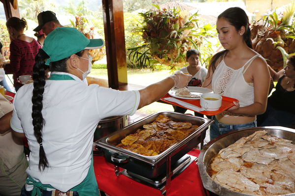 Feria de la Familia Norte, Nordeste y Magdalena Medio
Feria de la Familia Norte, Nordeste y Magdalena Medio
Fecha: Octubre 29 de 2016
Para descargar esta fotografía en alta resolución, haga clic sobre la imagen hasta que la misma se despliegue en la pantalla completa; luego dé clic derecho y elija la opción "guardar imagen como". 
En caso de publicación por cualquier medio, solicitamos acompañarla del crédito: "Foto EPM"
Palabras clave: Feria Familia Norte Nordeste Magdalena Medio