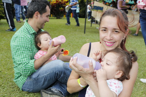 Feria de la Familia Norte, Nordeste y Magdalena Medio
Feria de la Familia Norte, Nordeste y Magdalena Medio
Fecha: Octubre 29 de 2016
Para descargar esta fotografía en alta resolución, haga clic sobre la imagen hasta que la misma se despliegue en la pantalla completa; luego dé clic derecho y elija la opción "guardar imagen como". 
En caso de publicación por cualquier medio, solicitamos acompañarla del crédito: "Foto EPM"
Palabras clave: Feria Familia Norte Nordeste Magdalena Medio