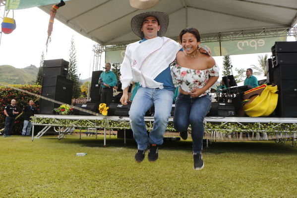 Feria de la Familia Norte, Nordeste y Magdalena Medio
Feria de la Familia Norte, Nordeste y Magdalena Medio
Fecha: Octubre 29 de 2016
Para descargar esta fotografía en alta resolución, haga clic sobre la imagen hasta que la misma se despliegue en la pantalla completa; luego dé clic derecho y elija la opción "guardar imagen como". 
En caso de publicación por cualquier medio, solicitamos acompañarla del crédito: "Foto EPM"
Palabras clave: Feria Familia Norte Nordeste Magdalena Medio