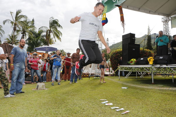 Feria de la Familia Norte, Nordeste y Magdalena Medio
Feria de la Familia Norte, Nordeste y Magdalena Medio
Fecha: Octubre 29 de 2016
Para descargar esta fotografía en alta resolución, haga clic sobre la imagen hasta que la misma se despliegue en la pantalla completa; luego dé clic derecho y elija la opción "guardar imagen como". 
En caso de publicación por cualquier medio, solicitamos acompañarla del crédito: "Foto EPM"
Palabras clave: Feria Familia Norte Nordeste Magdalena Medio